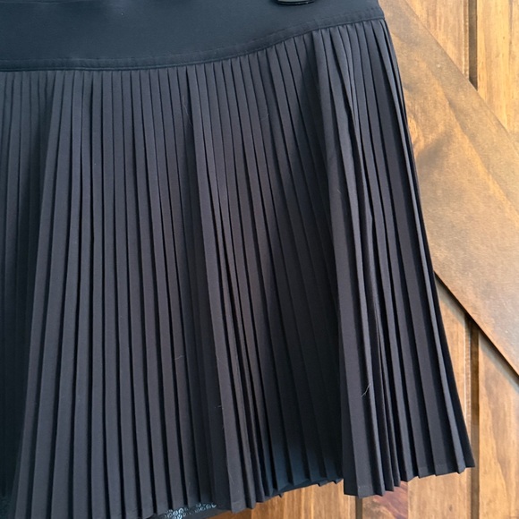 Lululemon varsity high rise black tennis skirt size 12 - Picture 2 of 8